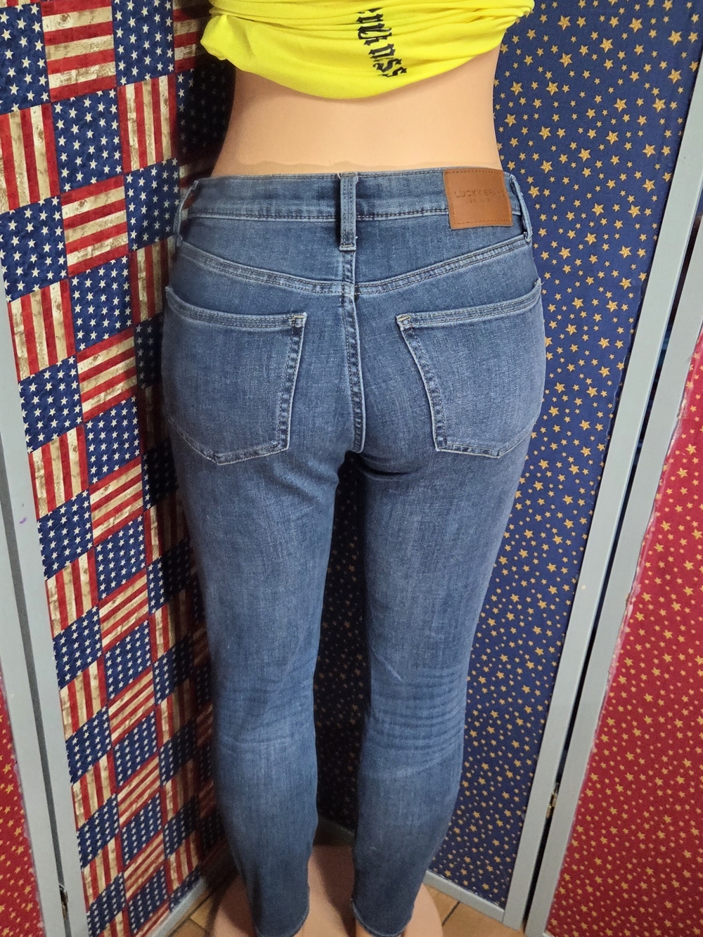 **Lucky Brand Womens Skinny Jeans in Medium Blue Wash** - Picture 6 of 11